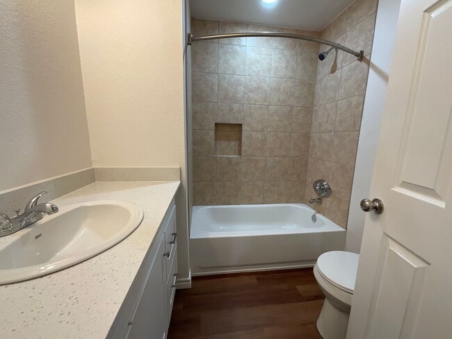 Building Photo - **Move in Special**Available Now!! Beautif...
