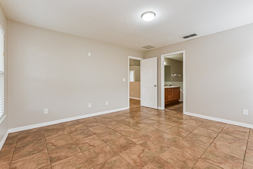 Building Photo - 4222 Barnsley Ln