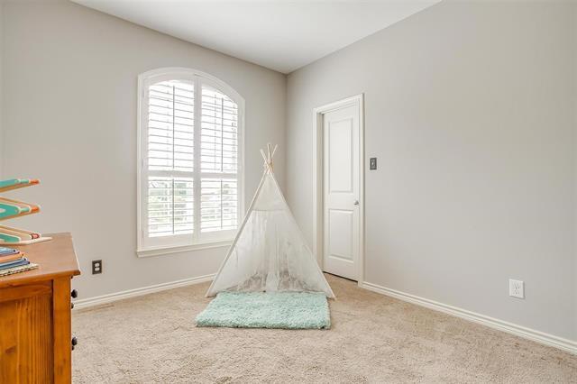 Building Photo - 13704 Southern Oaks Dr