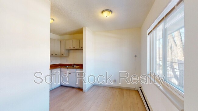 Primary Photo - 1411 S Corona Ave