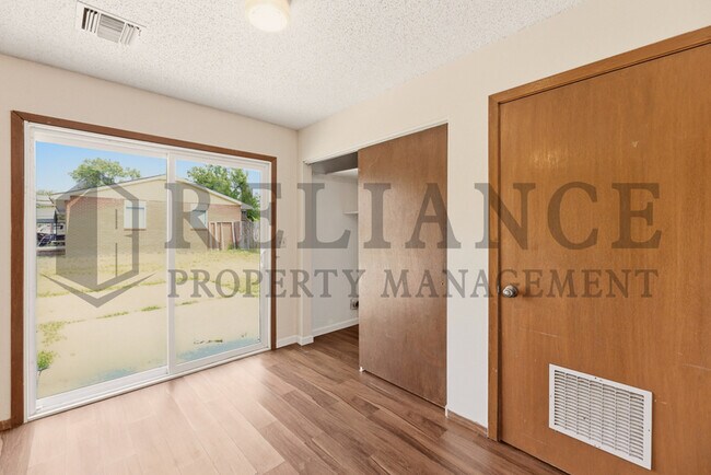 Building Photo - 1158 N Edwards