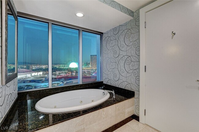 Building Photo - 2700 S Las Vegas Blvd