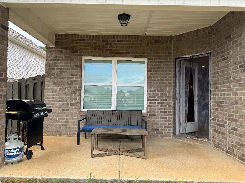 Building Photo - 4021 Rockland Cir SE