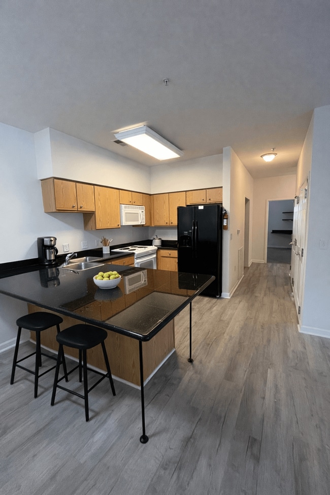 Building Photo - Evellien & Provence: Townhomes + Apartments Student Housing