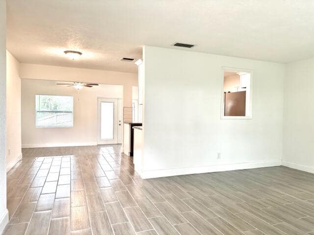 Building Photo - 603 SE Harborview Dr
