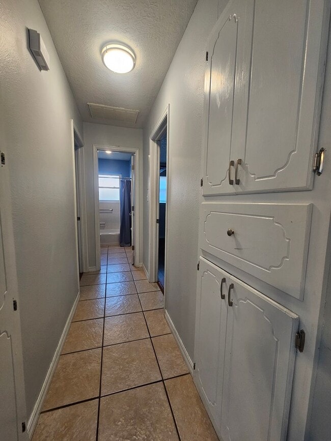 Building Photo - (2) Bed/(2) Bath with Storm Shelter Avail ...