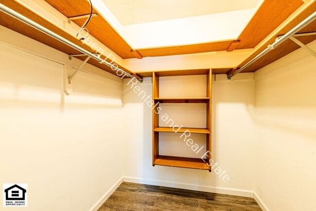 Building Photo - 1420 Flagstone Dr