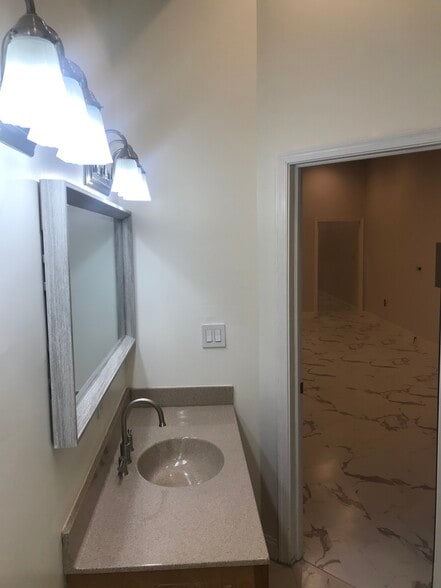 Building Photo - 809 N 2nd St