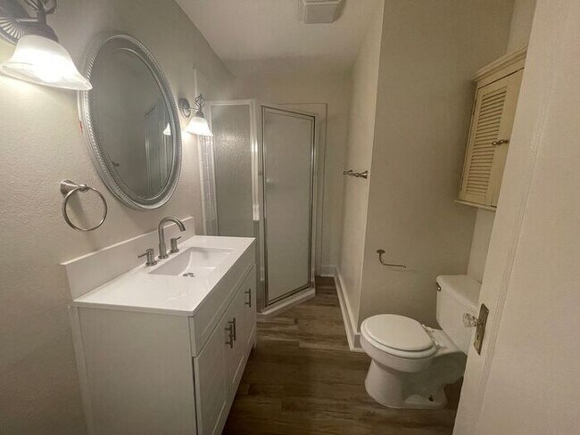 Building Photo - (("Wake Up in a Home YOU Love")) 2/2 STUNNING House Close to Exciting Downtown Fort Worth! An ABS...