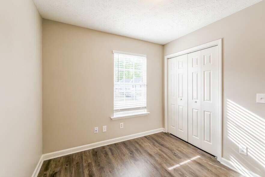 Building Photo - 1435 Tuffnell Dr