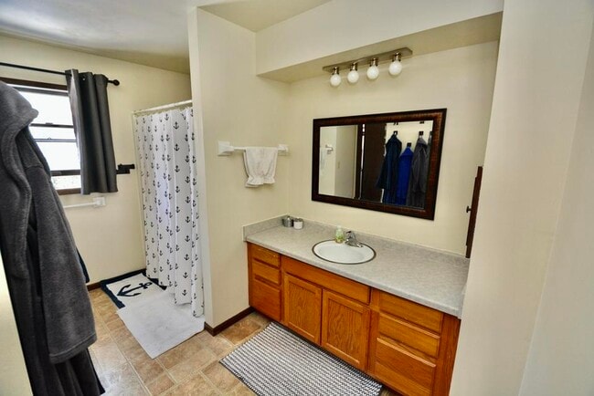 Building Photo - 716 St Johns Dr