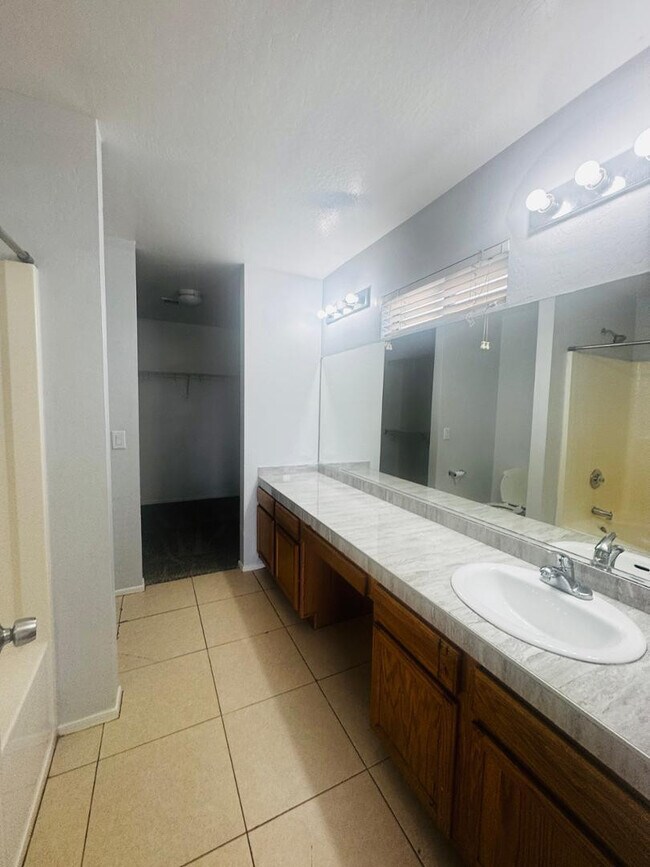 Building Photo - 3143 W Jessica Ln