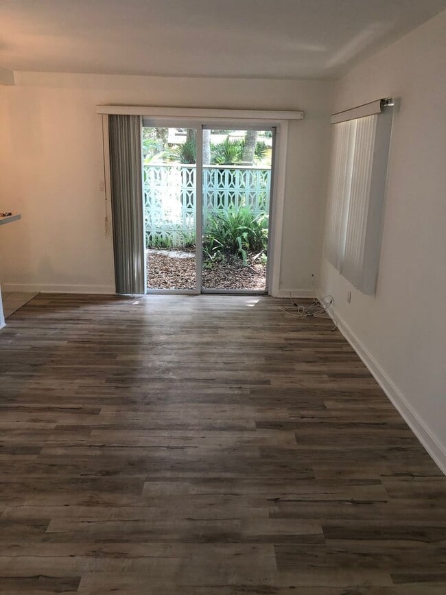 Building Photo - Great Home in Palm View