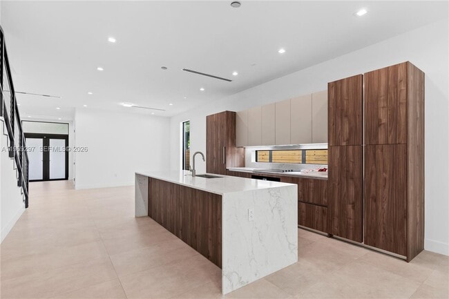 Building Photo - 3047 Elizabeth St