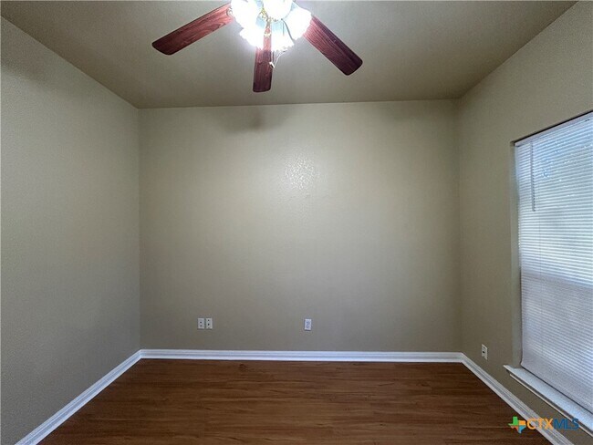 Building Photo - 3049 Pine Valley Dr