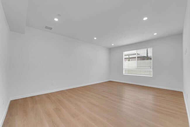 Building Photo - Modern Brand new 5-Bedroom Home for Lease ...