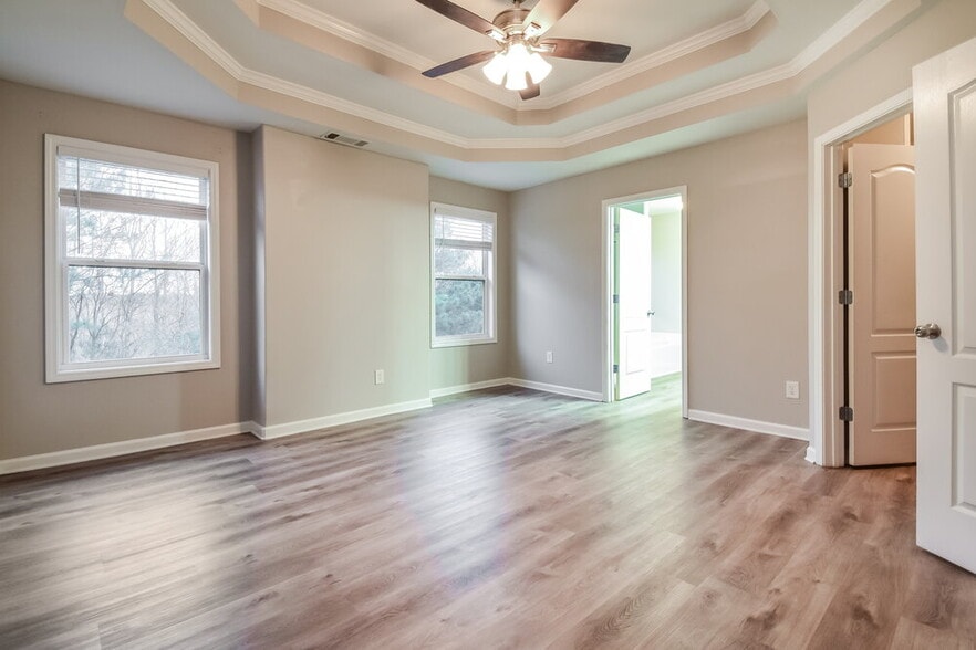 Building Photo - 1950 Lily Valley Dr