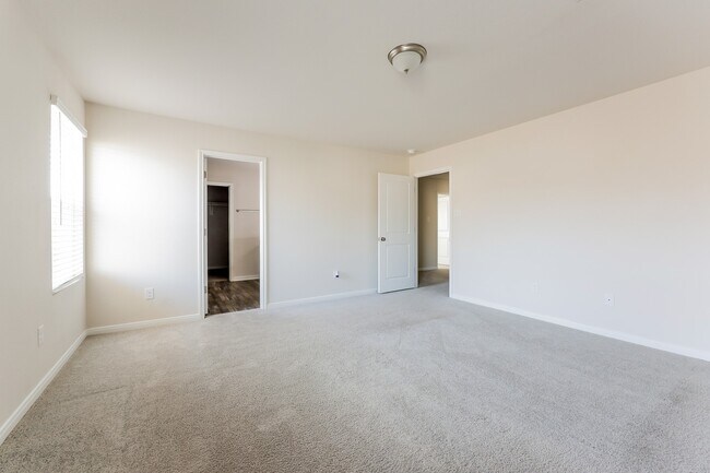 Building Photo - 2104 Cedar Bnd Dr