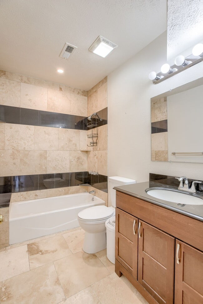 Building Photo - Blackstone Duplex