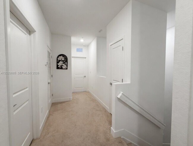 Building Photo - 217 SW 170th Ave