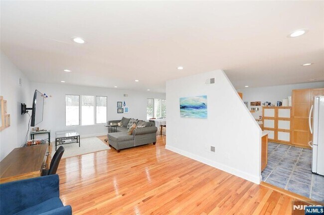 Building Photo - 16 Gurney Terrace