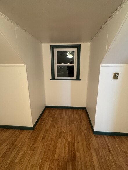 Building Photo - 165 Sand Creek Rd