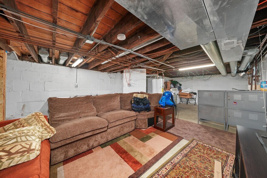 Building Photo - 153 Barrypoint Rd