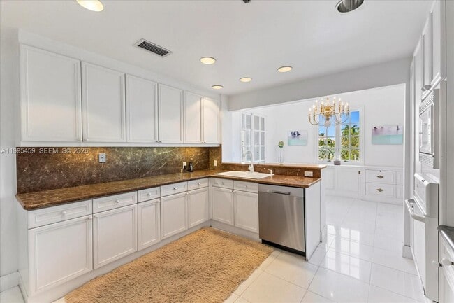 Building Photo - 2134 Fisher Island Dr