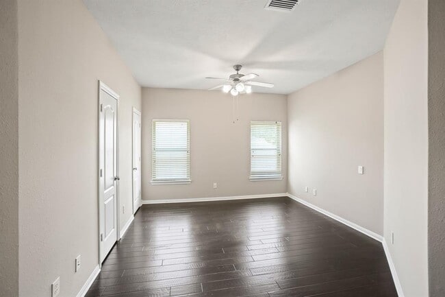 Building Photo - 1606 Sunderland Dr