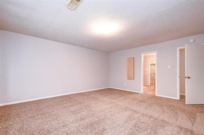 Building Photo - 12654 Pine Bush Dr