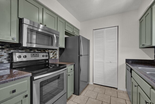 Building Photo - Townhome for Lease!