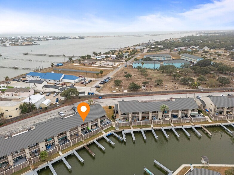 Building Photo - 1902 Bayhouse Dr