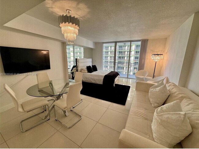 Building Photo - 1750 N Bayshore Dr