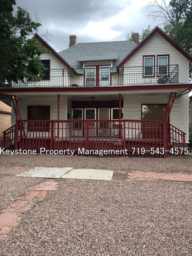 Building Photo - Downtown Apartment in 4-Plex with 2 Bedroo...