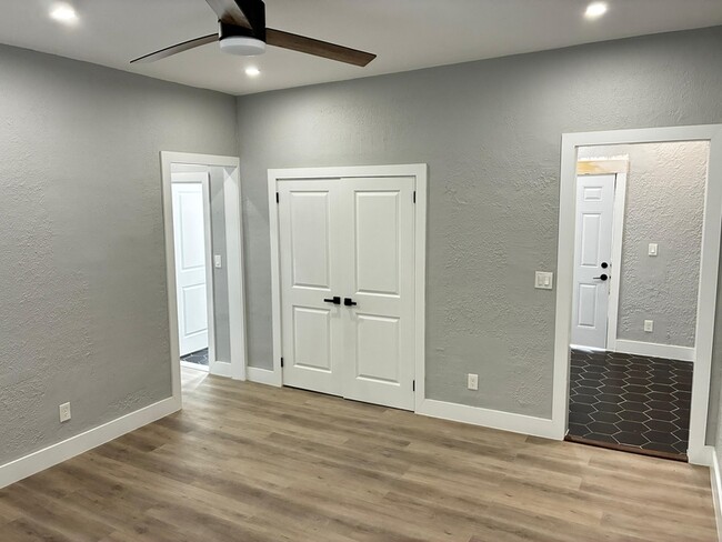 Building Photo - 2738 Riverside Ave