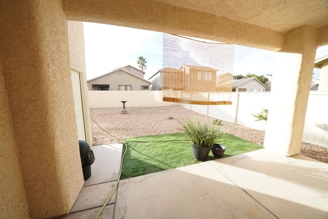 Building Photo - SHOWINGS AVAILABLE NOW