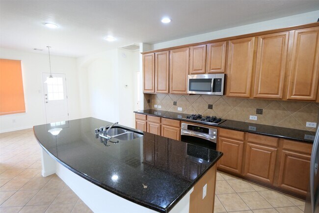 Building Photo - 6119 Lakenshire Falls Ln