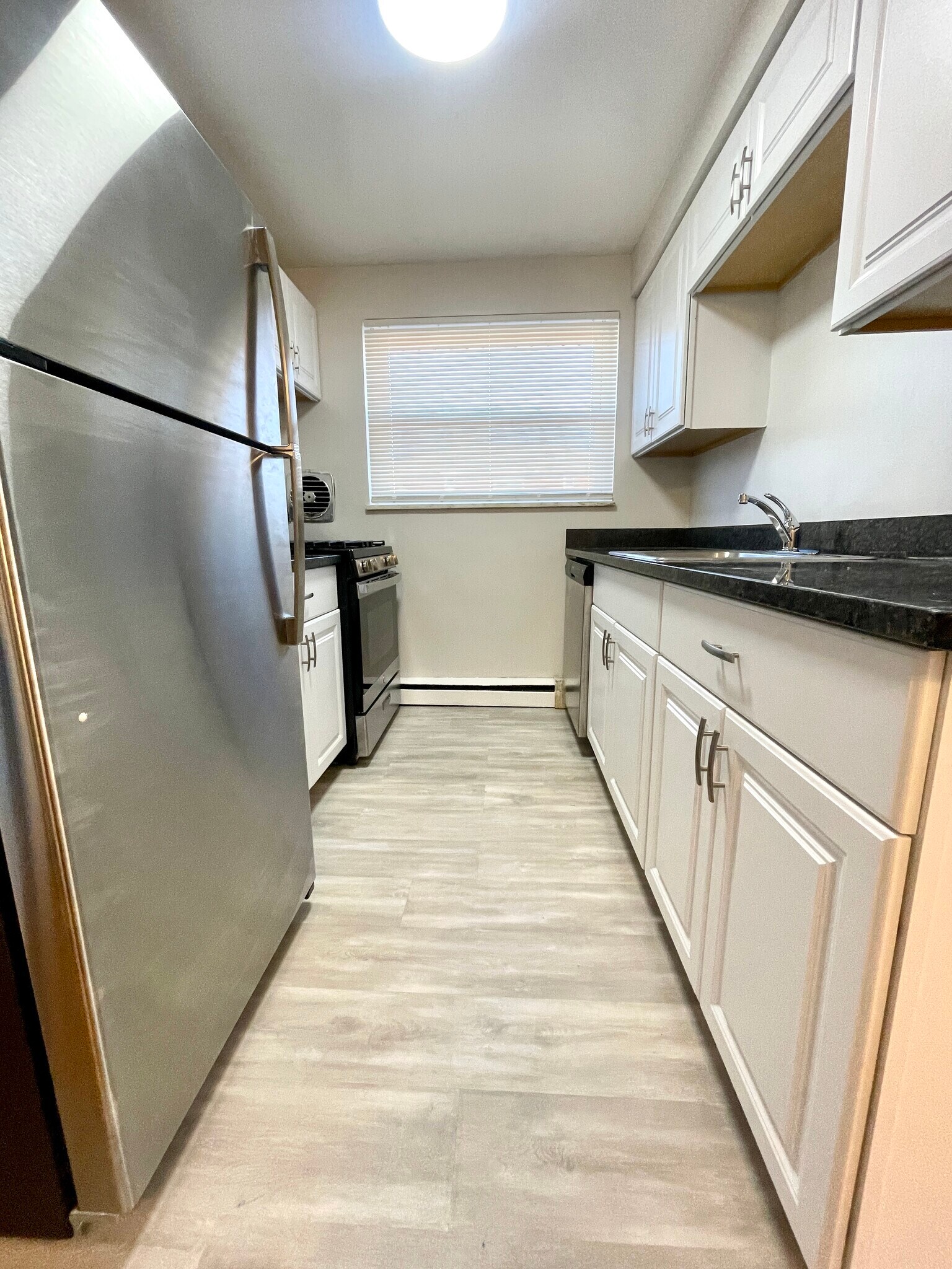 Kitchen - 4191 Hoffman Ave