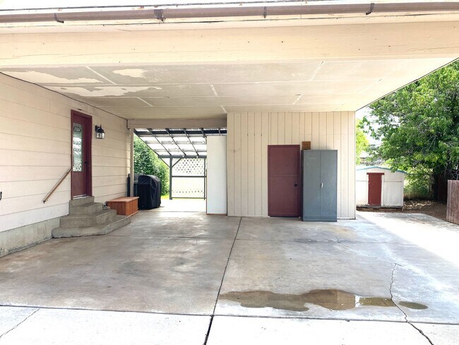 Building Photo - Beautiful Upgraded house in Santaquin
