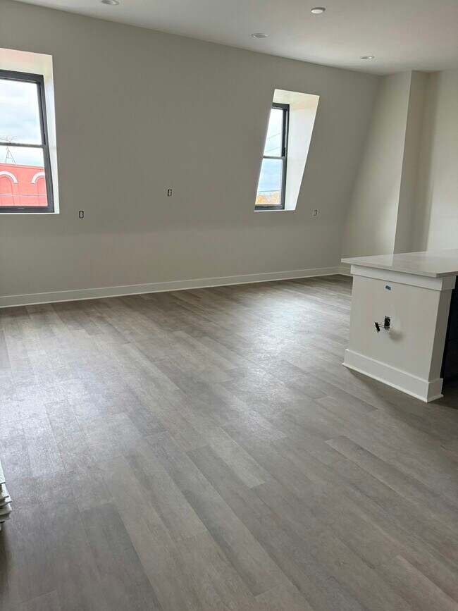 Building Photo - 106 E Erie St