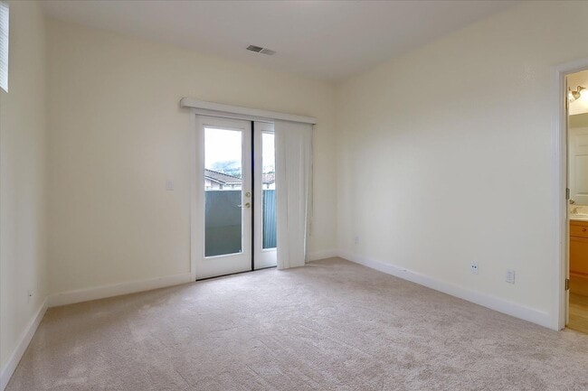 Building Photo - 4 Bed 3 Bath Home With 3 Car Garage High Ceilings And Fenced Yard