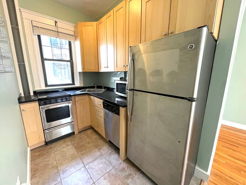 Building Photo - 313 Allston St