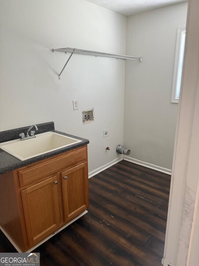 Building Photo - 2909 Rusticwood Dr SW
