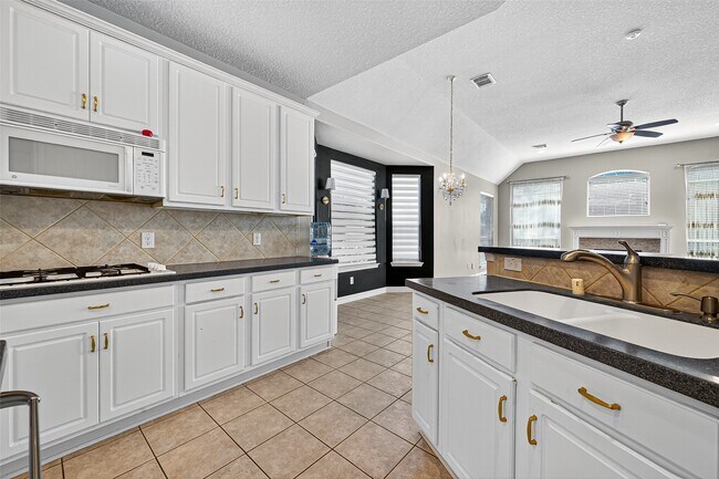 Building Photo - 20807 Autumn Terrace Ln