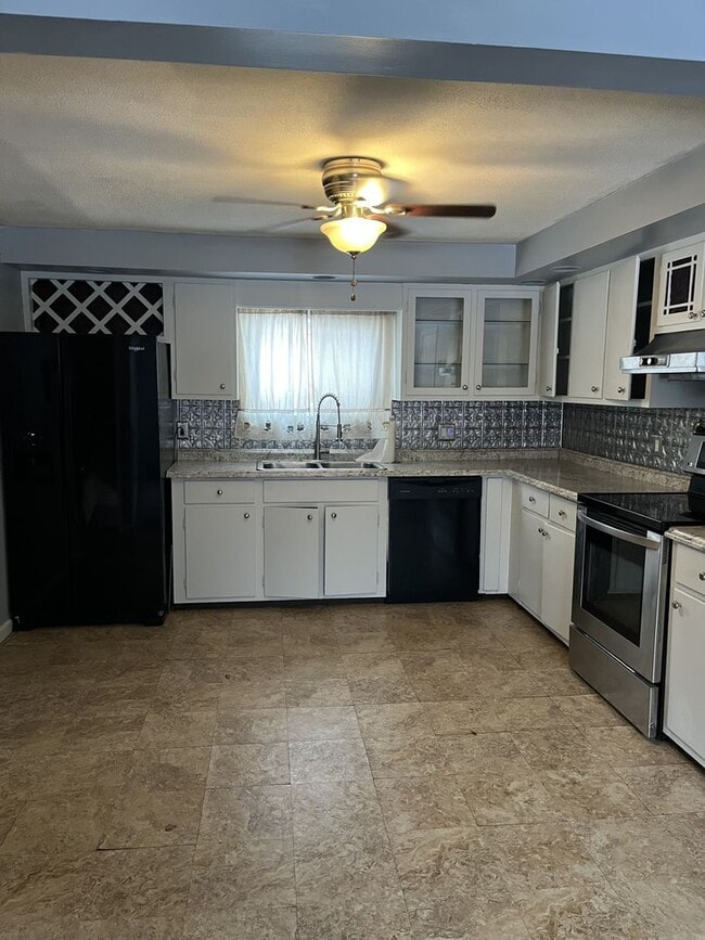 Building Photo - 3 Bedroom Single Family Home for Rent in Mattydale, NY