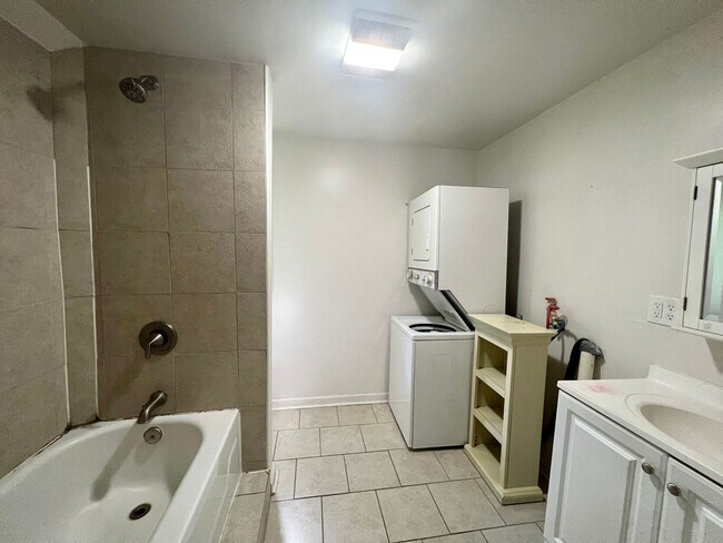 Building Photo - 503 Southdown Pl