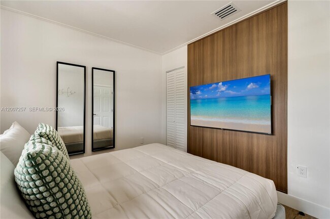 Building Photo - 7051 Tyler St