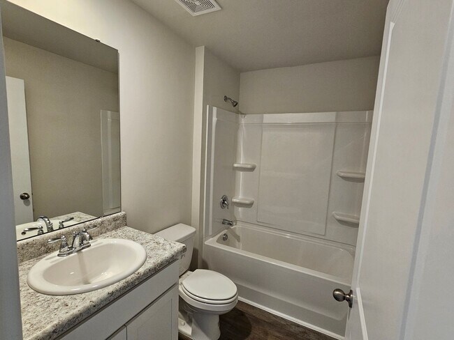 Building Photo - 3 Bedroom/ 2 Bath New Construction