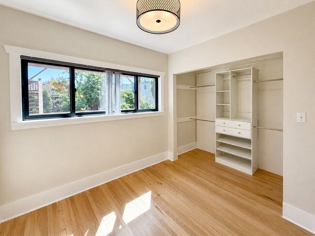 Building Photo - Fully Remodeled Ballard 5 Bed/2 Bath Home w/ A/C!