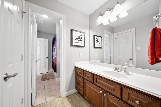 Building Photo - 5902 Royal Hill Ct